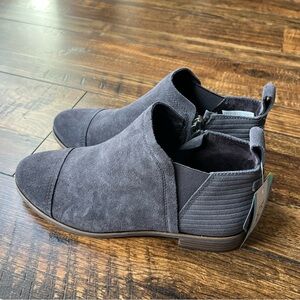 TOMS Reese Ankle Booties in “Pavement  Grey”Suede/Corduroy womens size 7